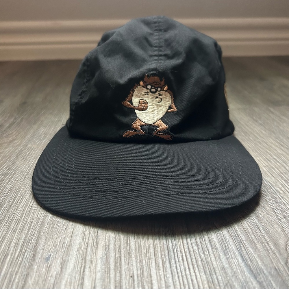 VINTAGE Looney Tunes Tasmanian Devil black stretch back embroidered black hat